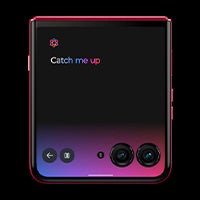 四角いタッチスクリーンの携帯端末上に「Catch me up」の文字